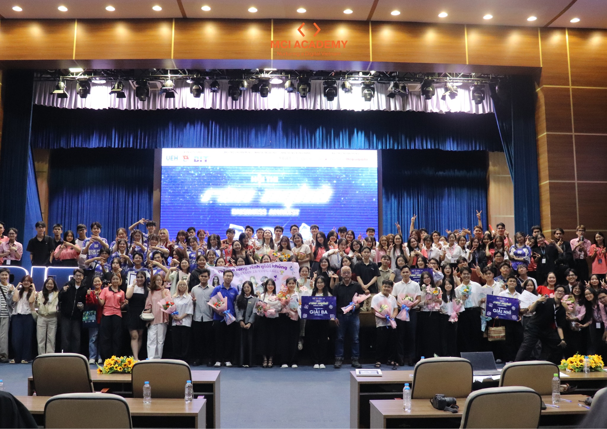 MCI tuyển dụng 2