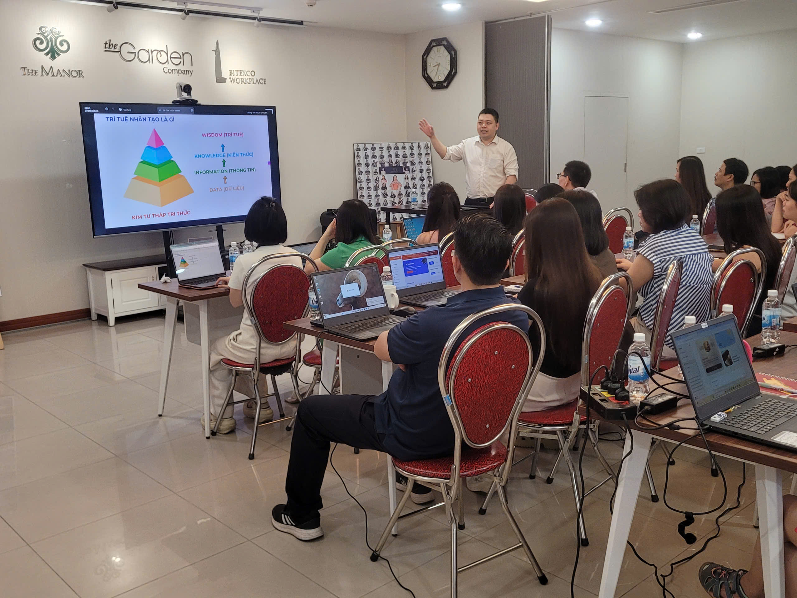 Giảng viên MCI đào tạo doanh nghiệp